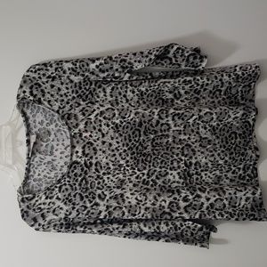 NWOT Chico's Easy to Wear No Iron 3/4 Sleeve Snow Leopard Print Top
